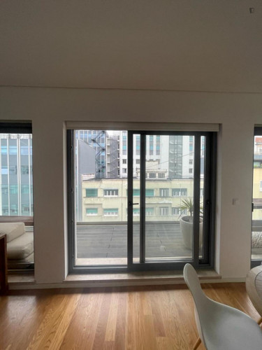 Bright 2-bedroom apartment with a terrace near Avenida metro station - Gallery - 21
