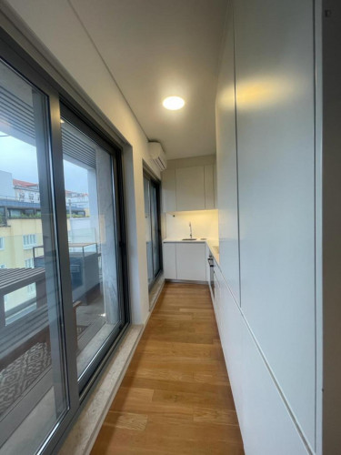 Bright 2-bedroom apartment with a terrace near Avenida metro station - Gallery - 17