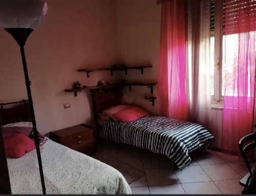 Single Bed in 3-Bedroom Apartment in Pisa Near Train Station Pisa San Rossore