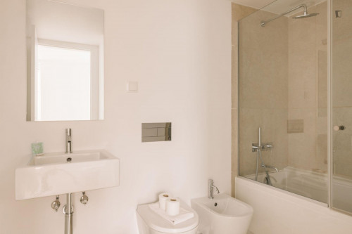 Spacious 3-bedroom apartment in Martim Moniz - Gallery - 12