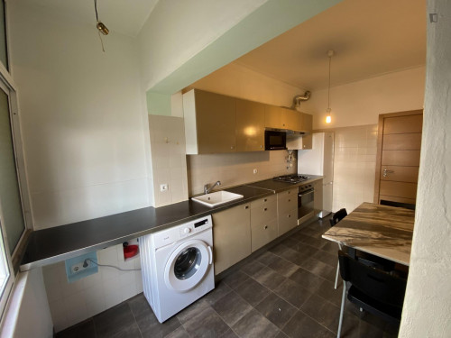 Inviting double bedroom near the Gil Vicente metro