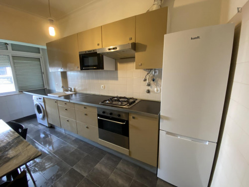 Inviting double bedroom near the Gil Vicente metro