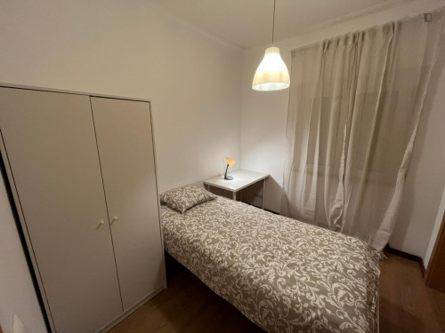Pleasant single bedroom near the Cacilhas transport station