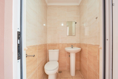 Excellent double bedroom near the Entrecampos train station - Gallery - 10
