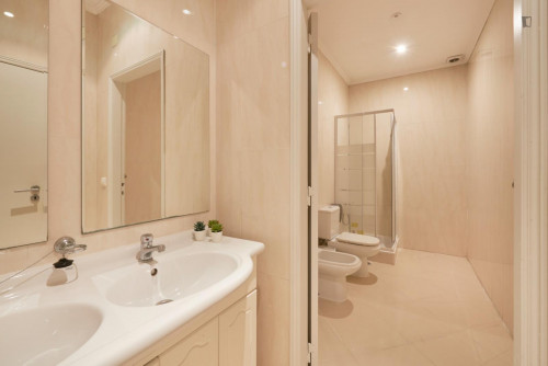 Cute double bedroom not far from the University of Lisbon - Gallery - 11