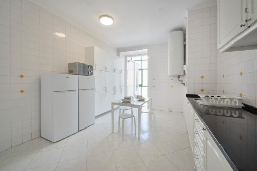 Cute double bedroom not far from the University of Lisbon - Gallery - 6