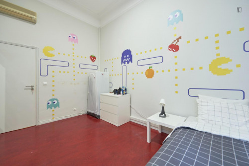 Cute double bedroom not far from the University of Lisbon