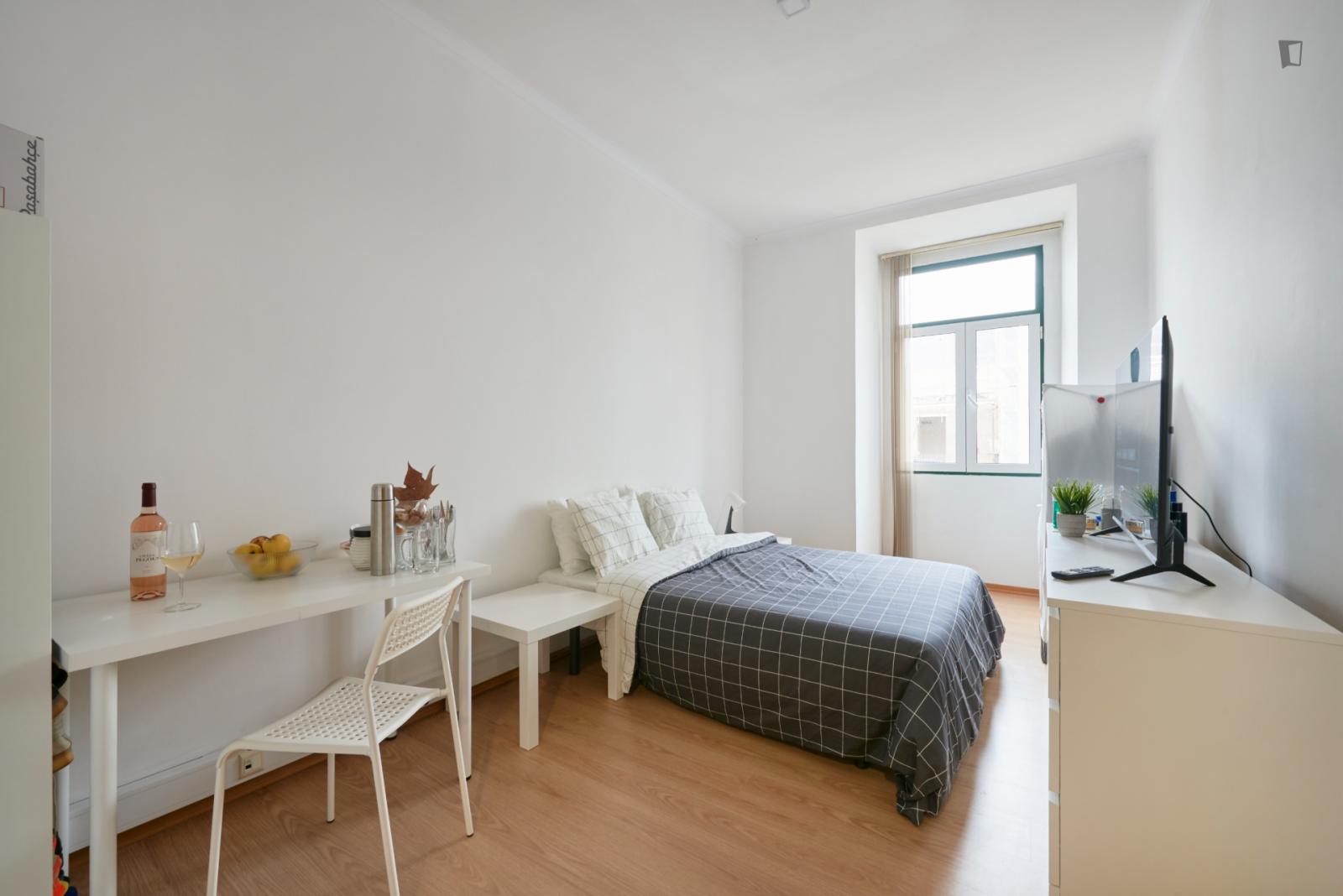  Very Bright Double Bedroom In Entrecampos  -  Very bright double bedroom in Entrecampos  - Gallery -  1