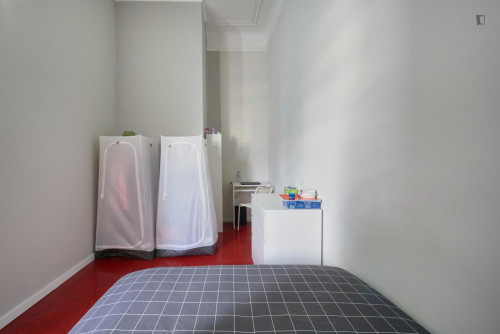 Cosy double bedroom in Campo Pequeno