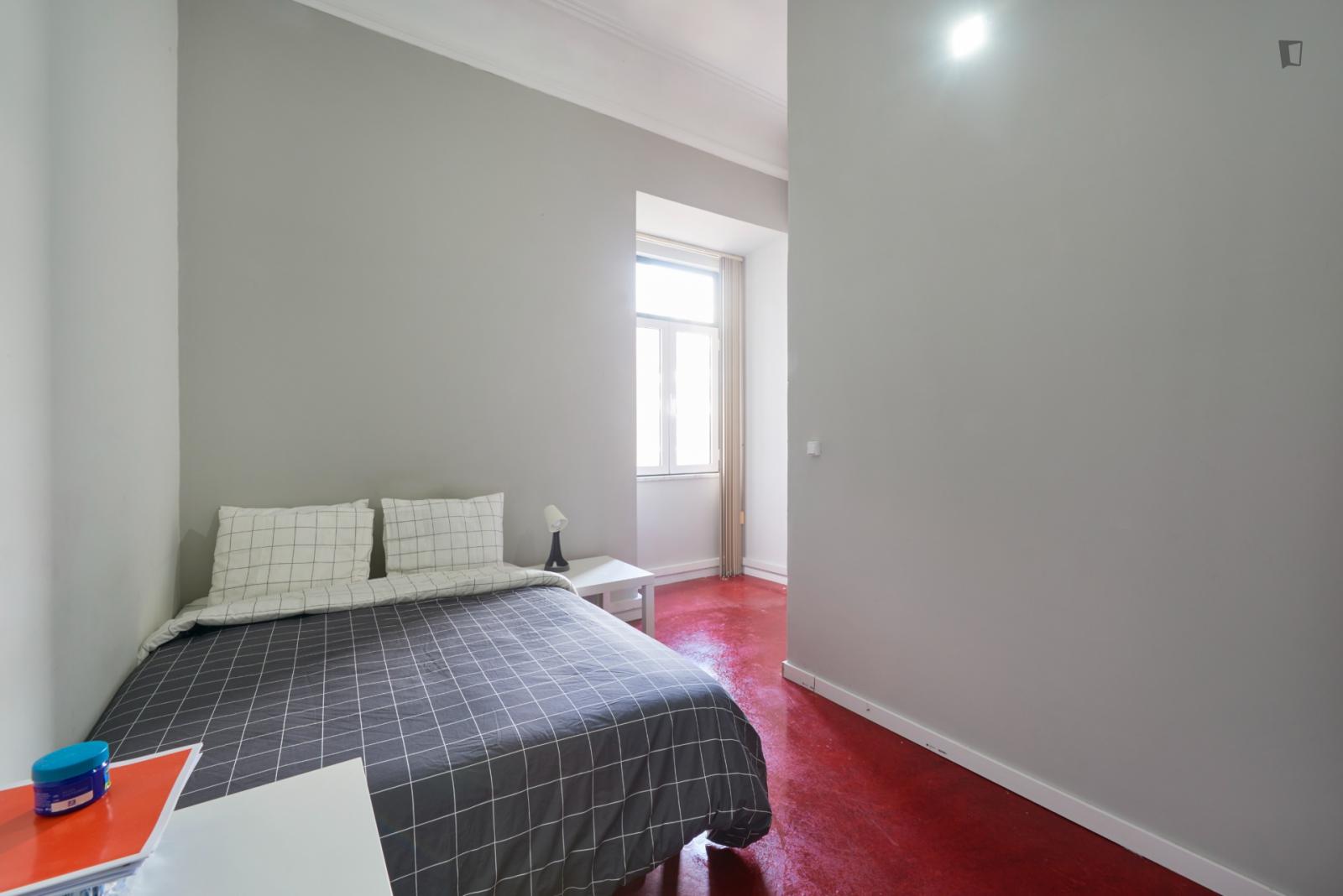  Cosy Double Bedroom In Campo Pequeno  -  Cosy double bedroom in Campo Pequeno  - Gallery -  1