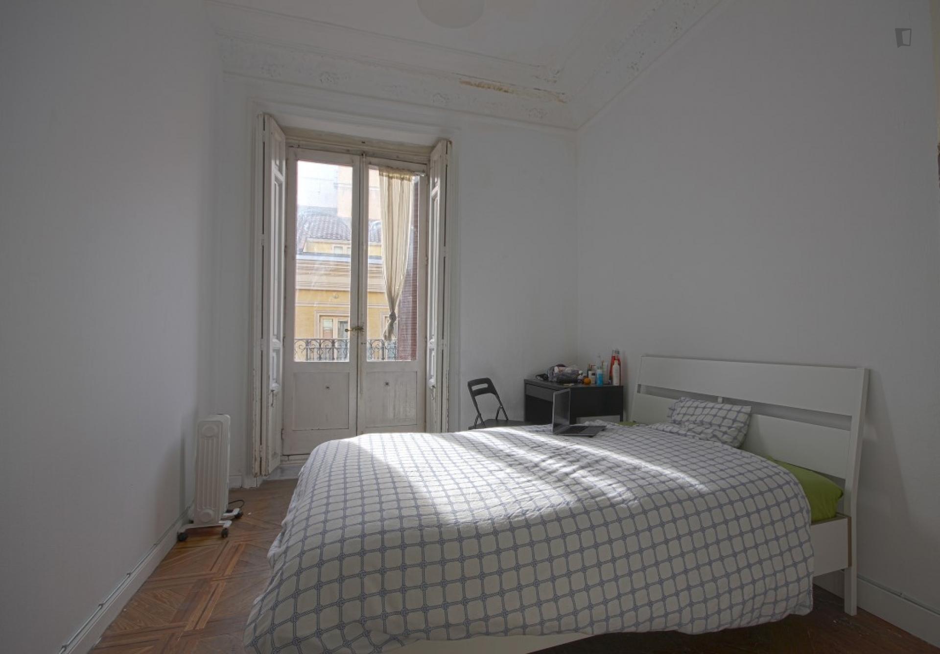 Double bedroom in Opera