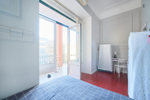 Bright double bedroom not far from Instituto Superior Técnico