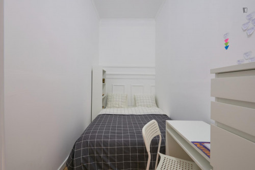 Double bedroom in a student flat, close to ISCTE