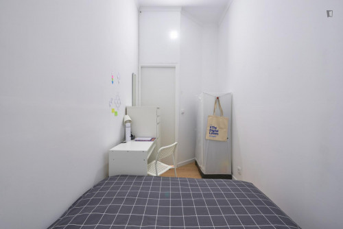 Double bedroom in a student flat, close to ISCTE