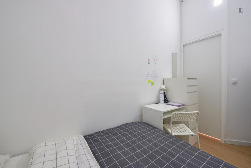 Double bedroom in a student flat, close to ISCTE