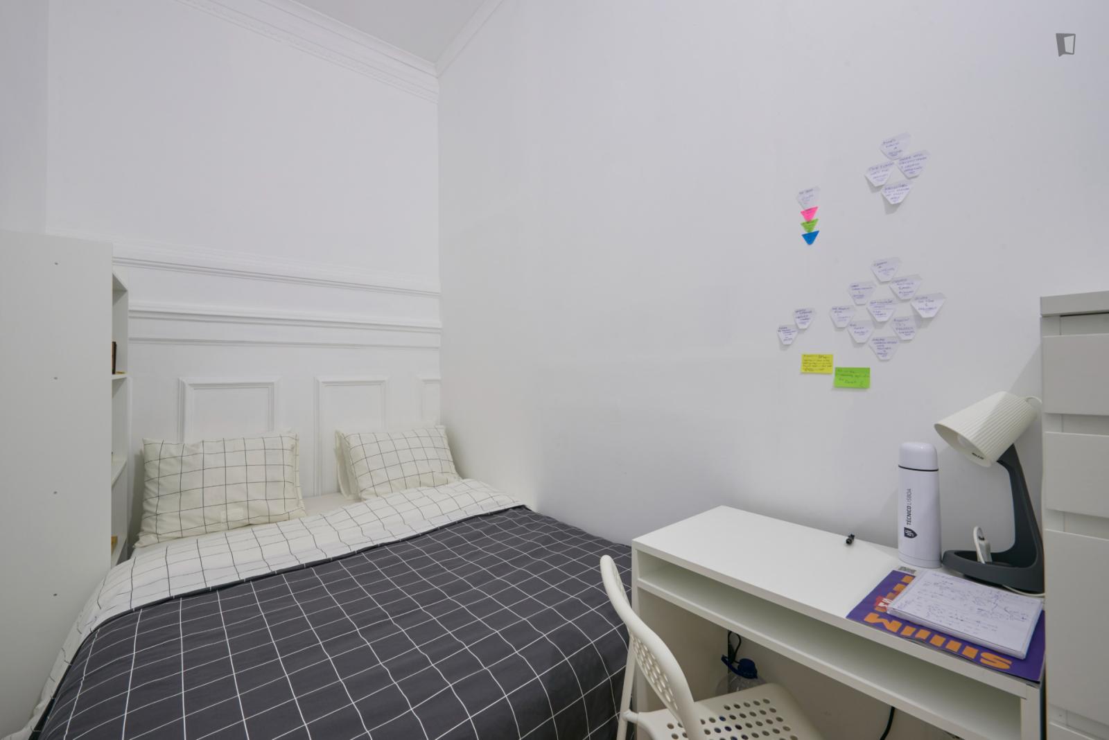  Double Bedroom In A Student Flat, Close To ISCTE  -  Double bedroom in a student flat, close to ISCTE  - Gallery -  1