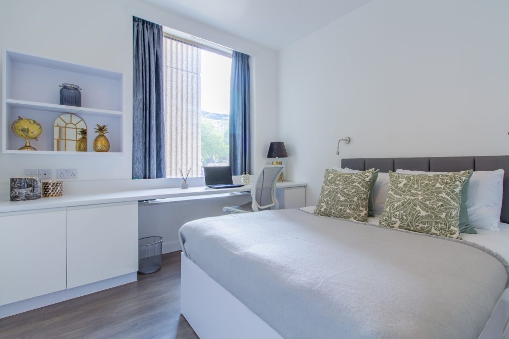  Prestige 1 Bed Apartment  -  Kensington House  - Gallery -  1