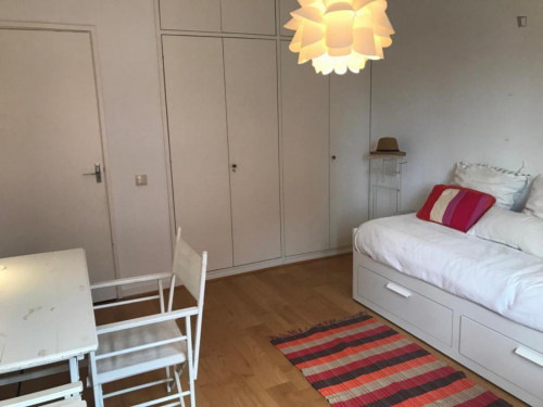 Cosy Single Bedroom close to Nova SBE Carcavelos