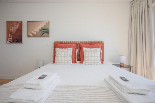 Luminous 3-Bedroom apartment with balcony near Faria Guimarães metro station