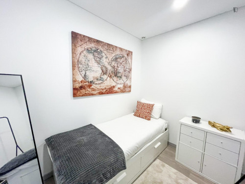 Delightful 2-bedroom apartment in Miragaia  - Gallery -  5