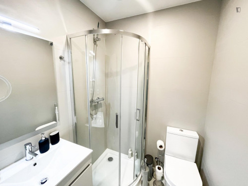 Delightful 2-bedroom apartment in Miragaia