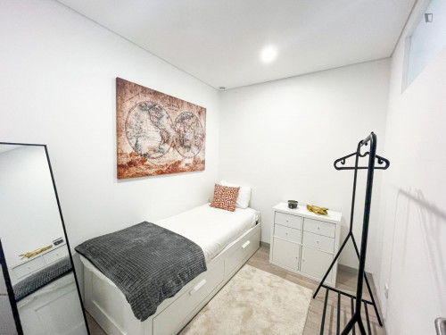 Delightful 2-bedroom apartment in Miragaia
