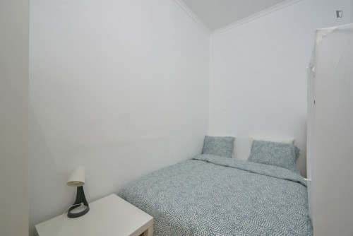 Small double bedroom without window in Marquês de Pombal area