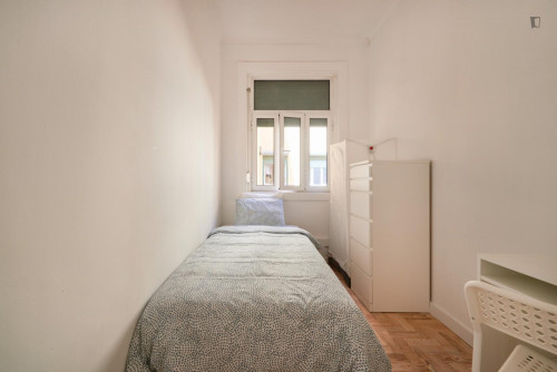 Smart single bedroom in a shared apartment, in Marquês de Pombal area
