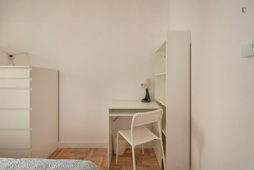 Smart single bedroom in a shared apartment, in Marquês de Pombal area