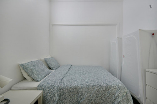 Cosy double bedroom without window close to Praça do Marquês de Pombal