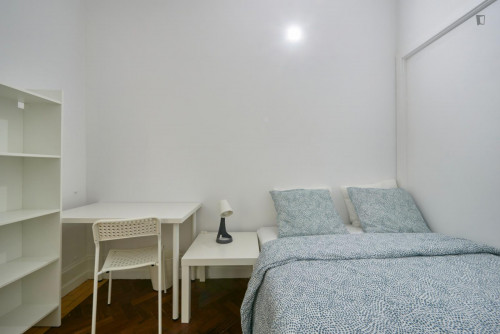 Cosy double bedroom without window close to Praça do Marquês de Pombal