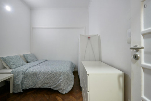 Cosy double bedroom without window close to Praça do Marquês de Pombal
