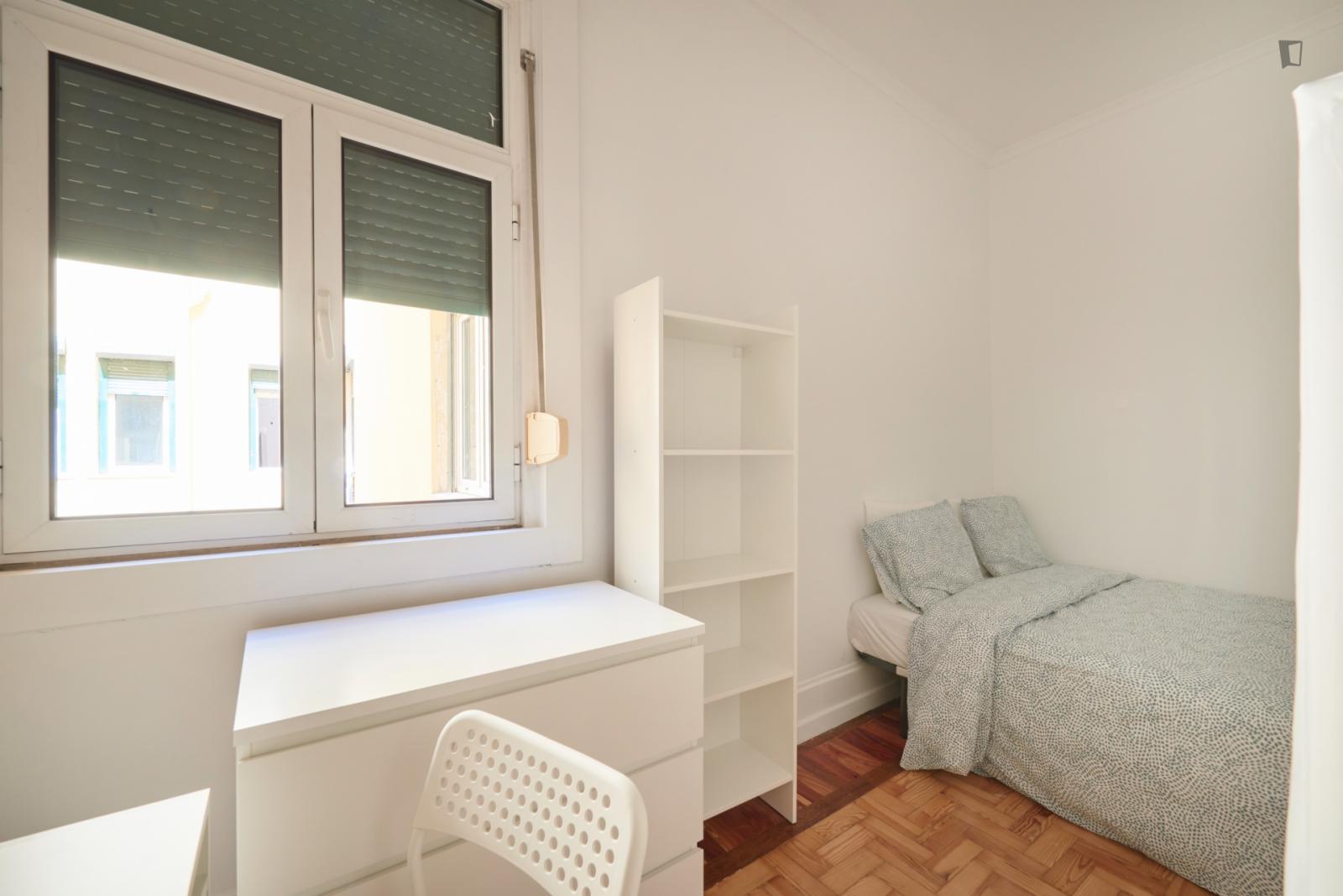  Sunny Double Bedroom Close To Marquês De Pombal Metro Station  -  Sunny double bedroom close to Marquês de Pombal metro station  - Gallery -  1