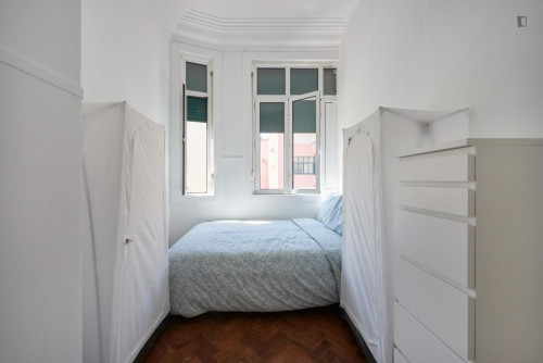 Cosy double bedroom in a shared apartment, in Marquês de Pombal area