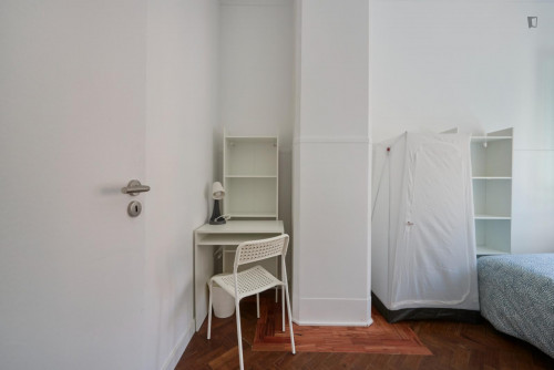 Cosy double bedroom in a shared apartment, in Marquês de Pombal area