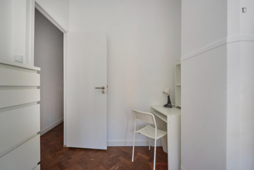 Cosy double bedroom in a shared apartment, in Marquês de Pombal area
