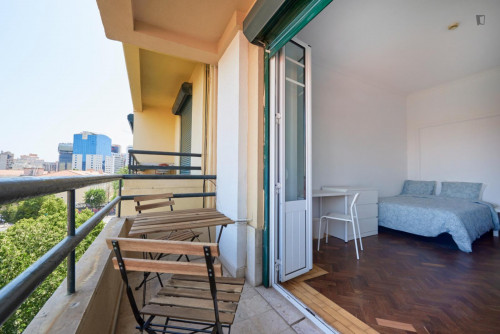 Bright double bedroom with balcony near Eduardo VII Park  - Gallery -  5