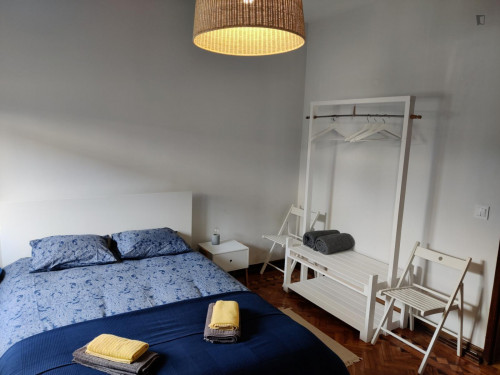 Clean double bedroom wtih private bathroom in a 7-bedroom house near Peniche - Gallery - 32