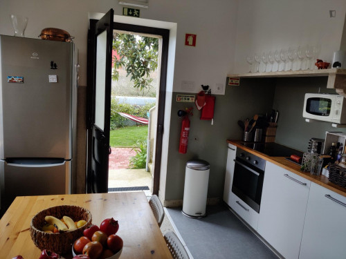 Clean double bedroom wtih private bathroom in a 7-bedroom house near Peniche - Gallery - 9