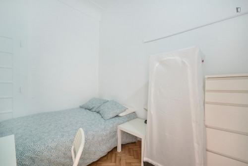 Comfy double bedroom (no window) close to Amoreiras Shopping Centre