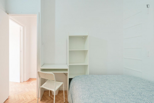 Comfy double bedroom (no window) close to Amoreiras Shopping Centre