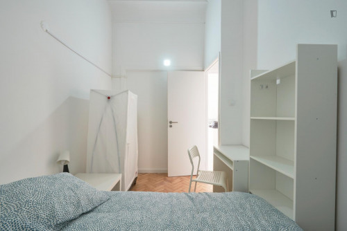 Comfy double bedroom (no window) close to Amoreiras Shopping Centre  - Gallery -  5