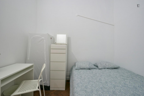 Smart double bedroom (no window) close to Amoreiras Shopping Centre