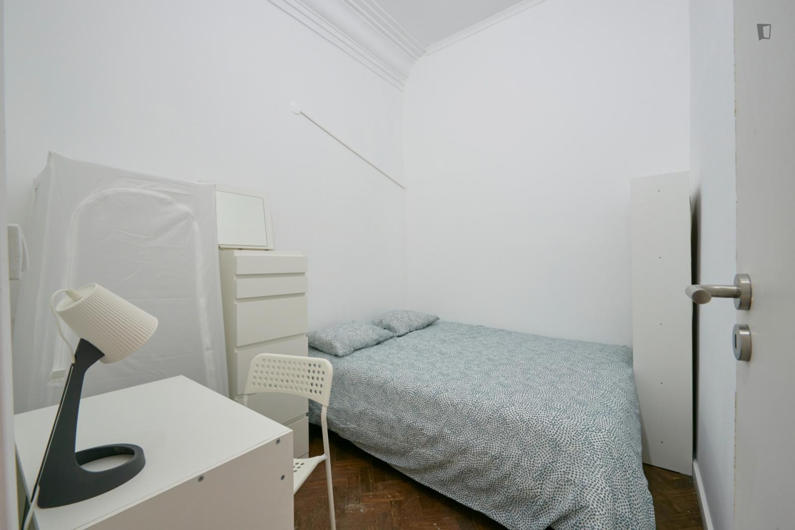 Smart Double Bedroom (no Window) Close To Amoreiras Shopping Centre - Smart double bedroom (no window) close to Amoreiras Shopping Centre - Gallery - 1