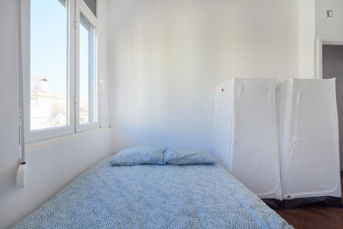 Bright double bedroom close to Eduardo VII Park