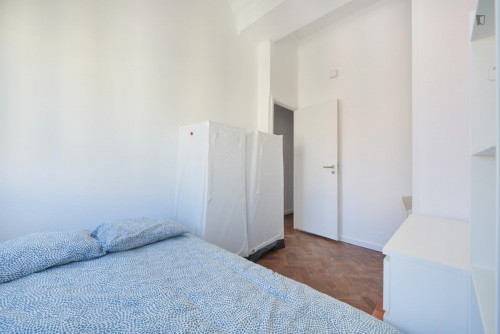 Bright double bedroom close to Eduardo VII Park