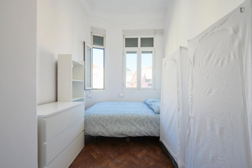 Bright double bedroom close to Eduardo VII Park
