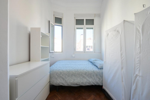 Bright double bedroom close to Eduardo VII Park
