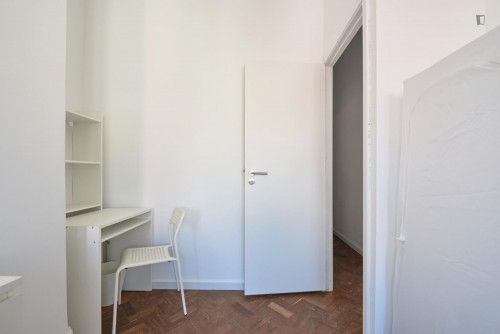 Luminous double bedroom in a shared apartment, in Marquês de Pombal area  - Gallery -  5