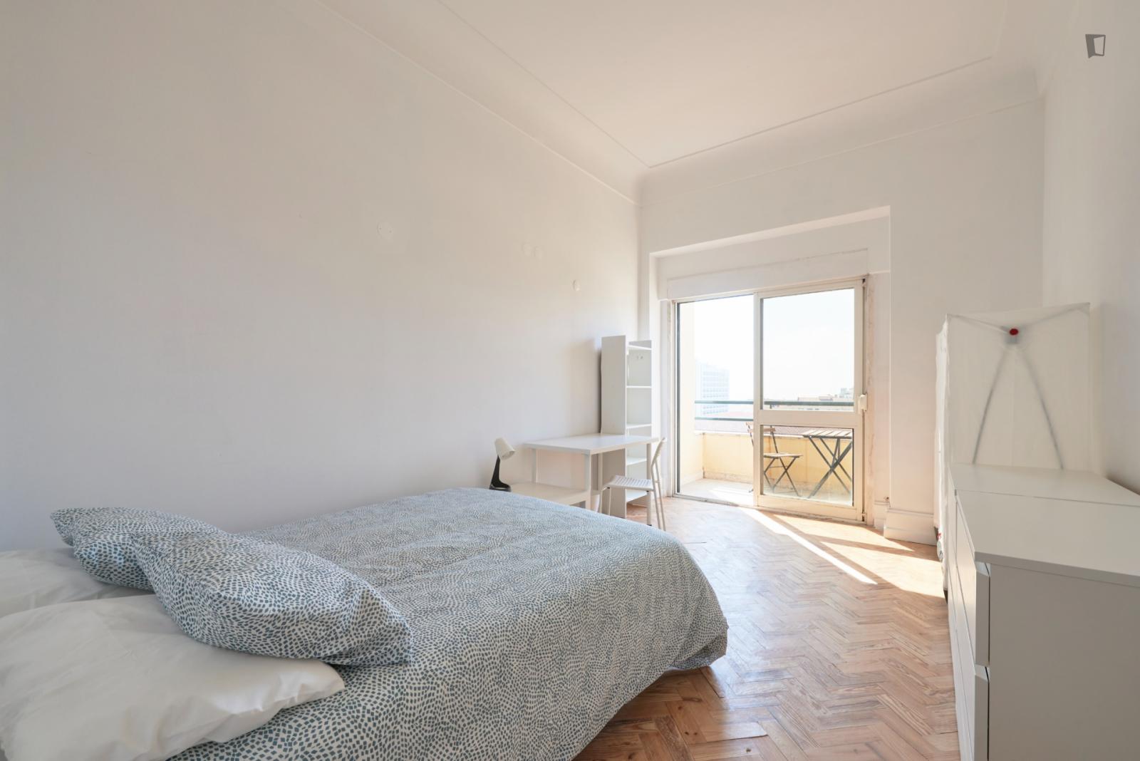  Very Cool Double Bedroom With Balcony In Marquês De Pombal Area  -  Very cool double bedroom with balcony in Marquês de Pombal area  - Gallery -  1